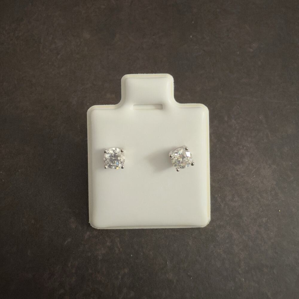 Beautiful 0.6ctw Moissanite Stud Earrings, Sterling Silver 925-NEW MSRP$150